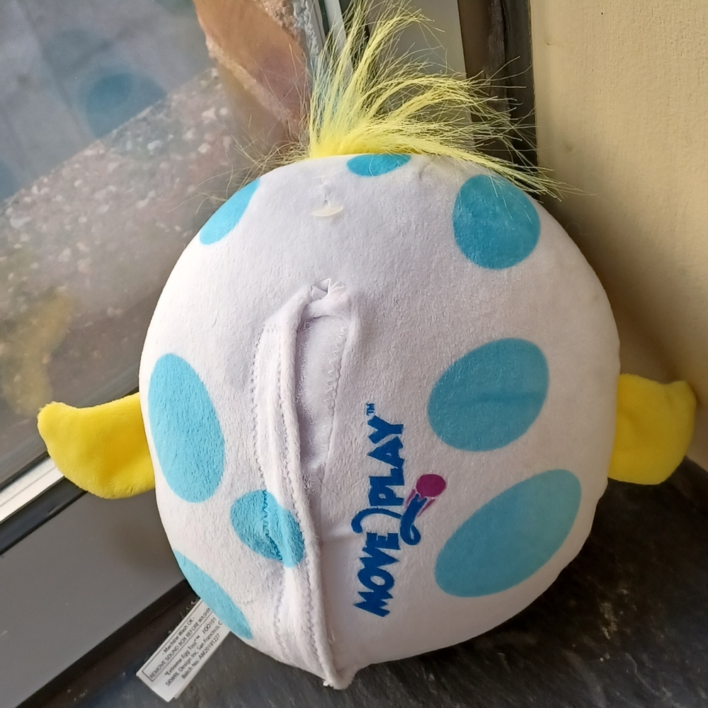 โMove Play Extreme Egg Toss Plush egg chicken - Picture 5 of 15